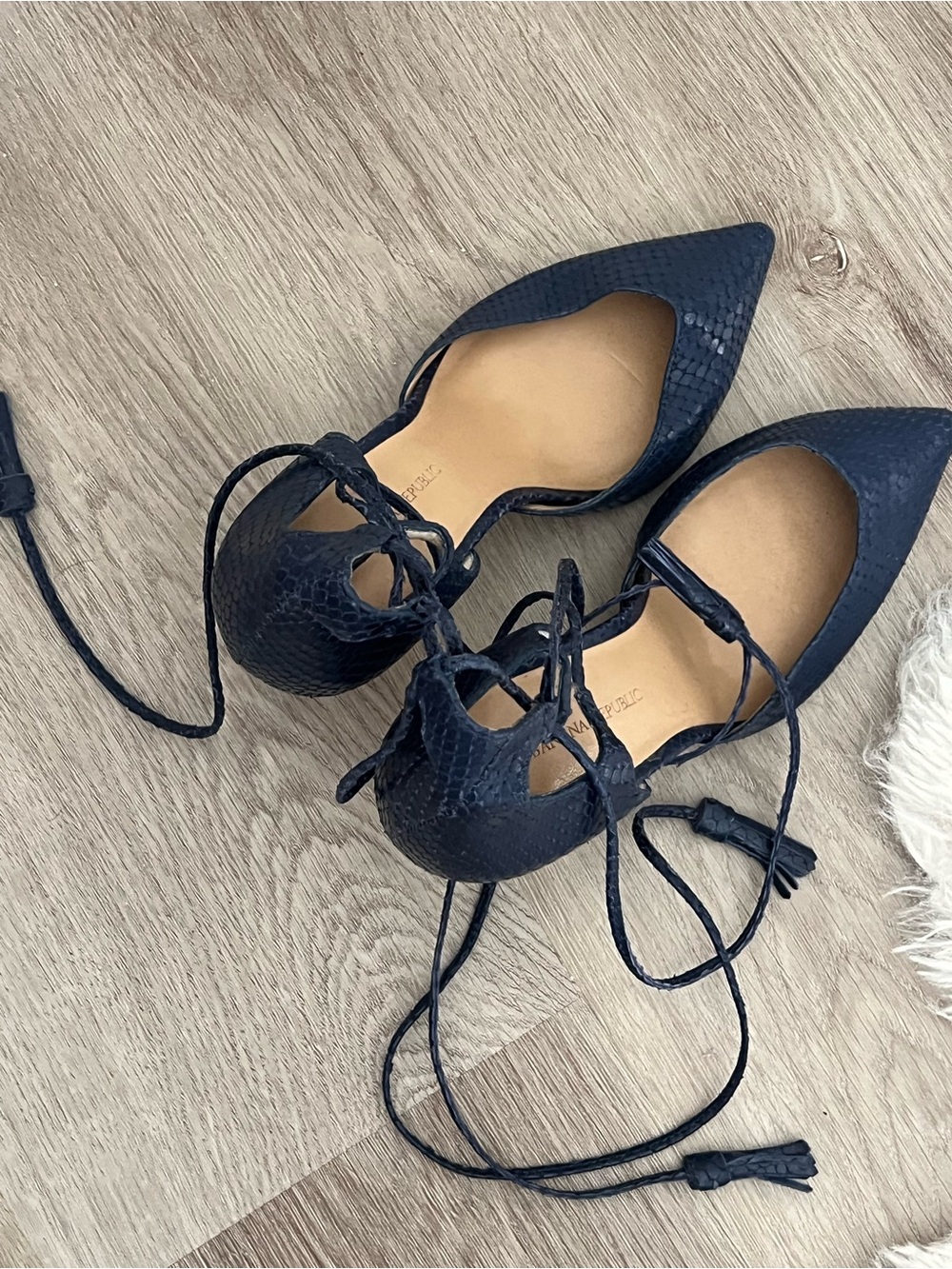 Banana Republic Black Lace-Up Pointed-Toe Flats